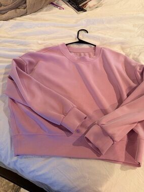 Like new Lululemon Softstreme cropped sweatshirt sz 6 in pink!